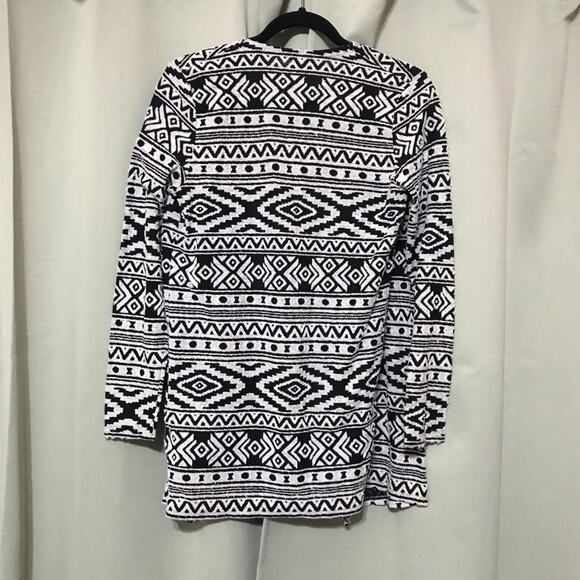 American Eagle Black & White Aztec Print Cardigan - Picture 2 of 6
